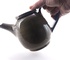 Theepot met transparant glazuur op grijze spikkelklei