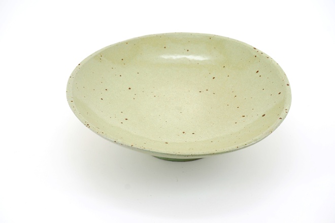 Schaaltje op voet gespikkeld kleur Matcha green 17.5cm