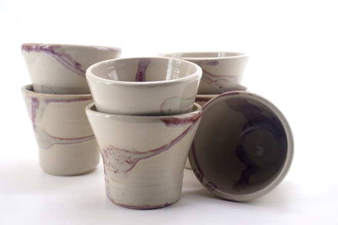 Set van twee kopjes Annabel in wit en rose glazuur